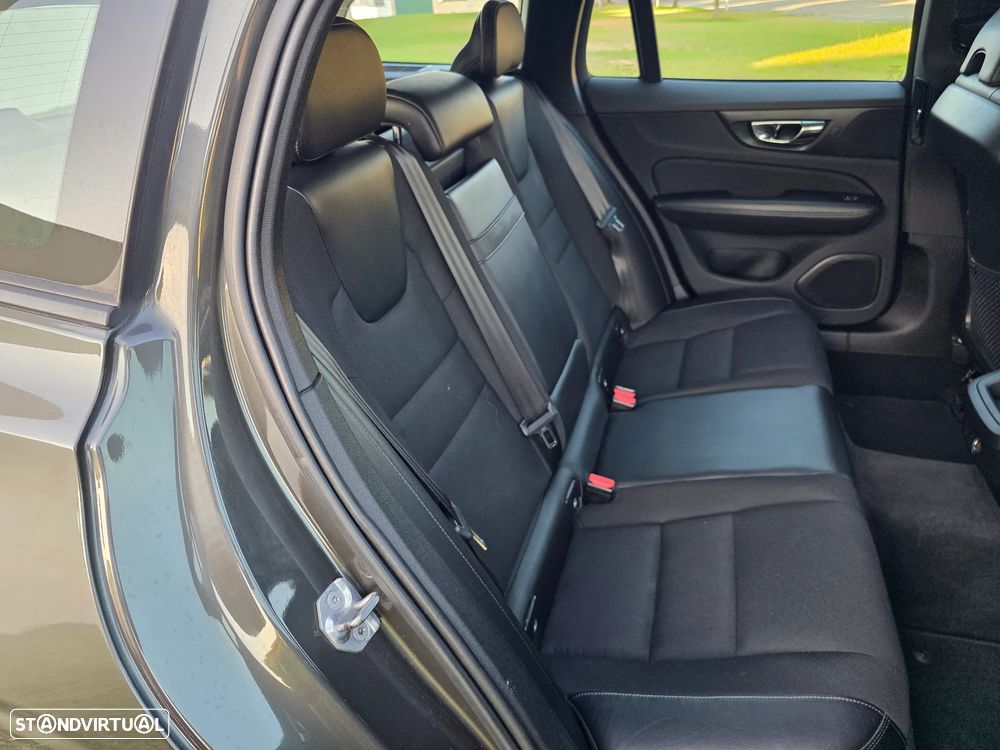 Volvo V60 2.0 D3 Momentum Core - 16