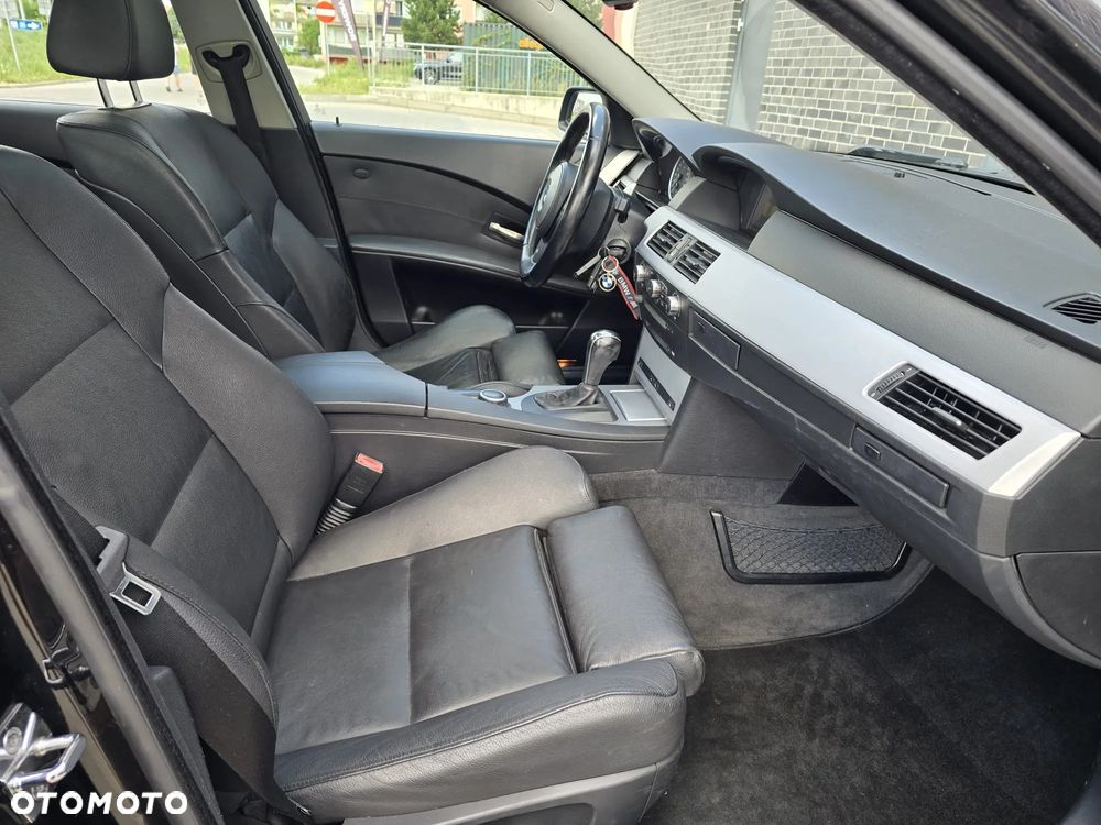 BMW Seria 5 525i - 22