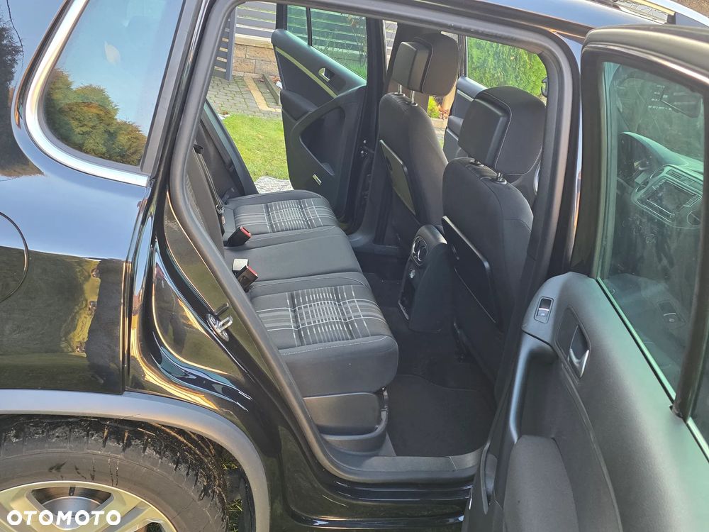 Volkswagen Tiguan 2.0 TDI DPF BlueMotion Technology Lounge Sport & Style - 15