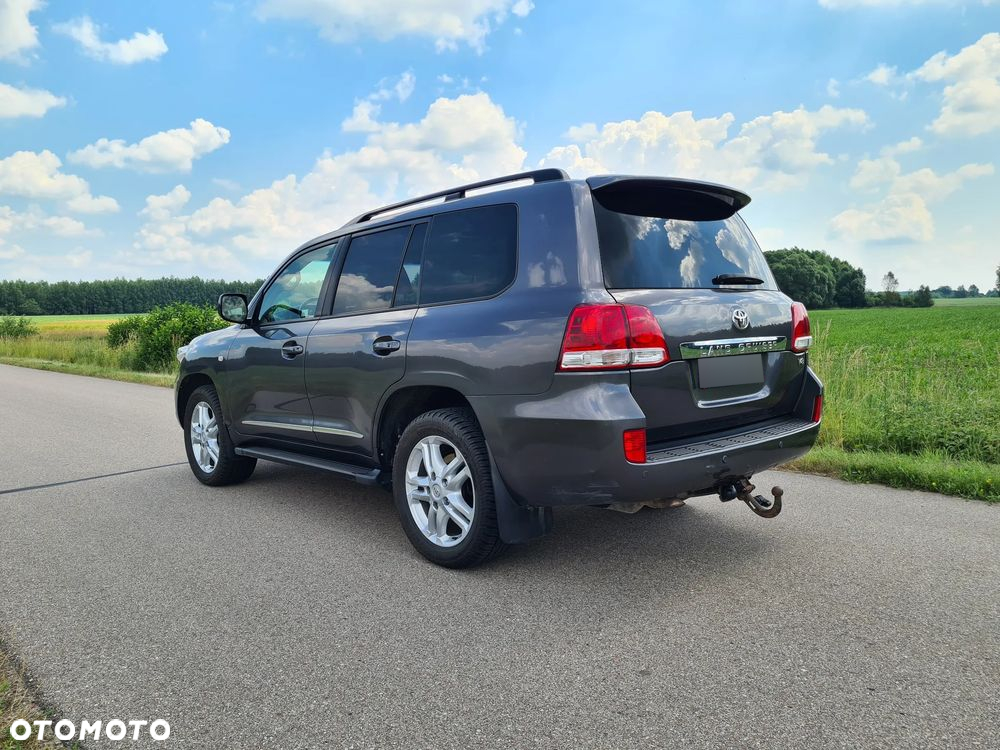 Toyota Land Cruiser - 2