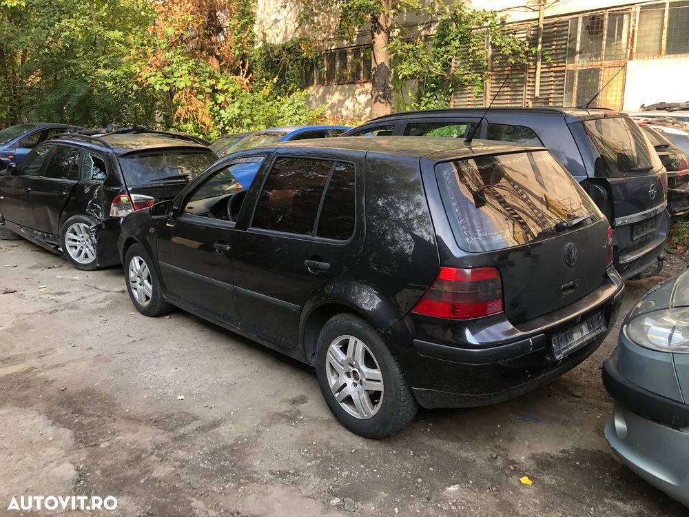 Dezmembrez VW Volkswagen Golf 4 negru benzina cutie automata 2002 - 2
