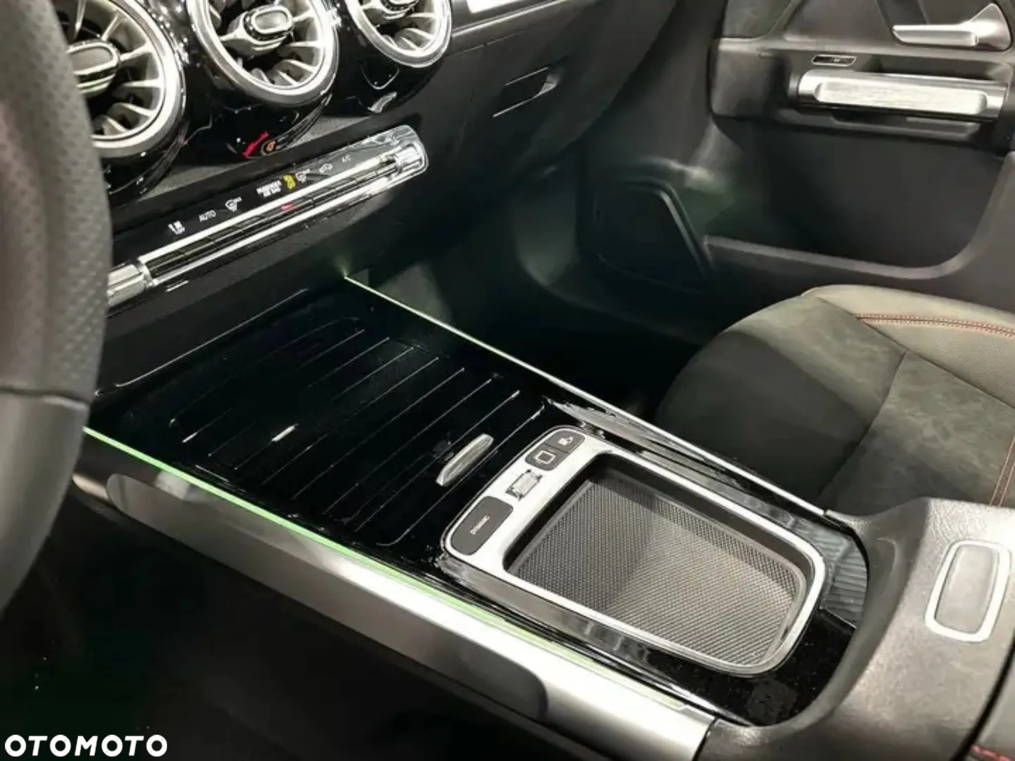 Mercedes-Benz GLB 200 mHEV AMG Line 7G-DCT - 12