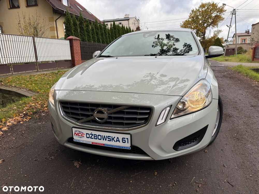 Volvo V60 D3 Momentum - 4