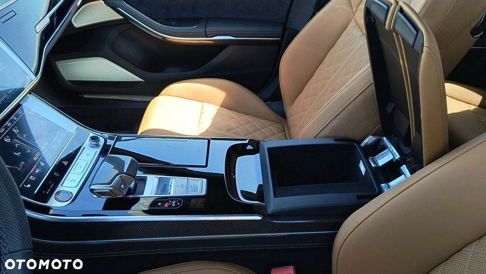 Audi S8 - 40