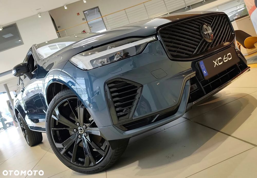 Volvo XC 60 T8 Plug-In Hybrid AWD Ultimate Black Edition - 4