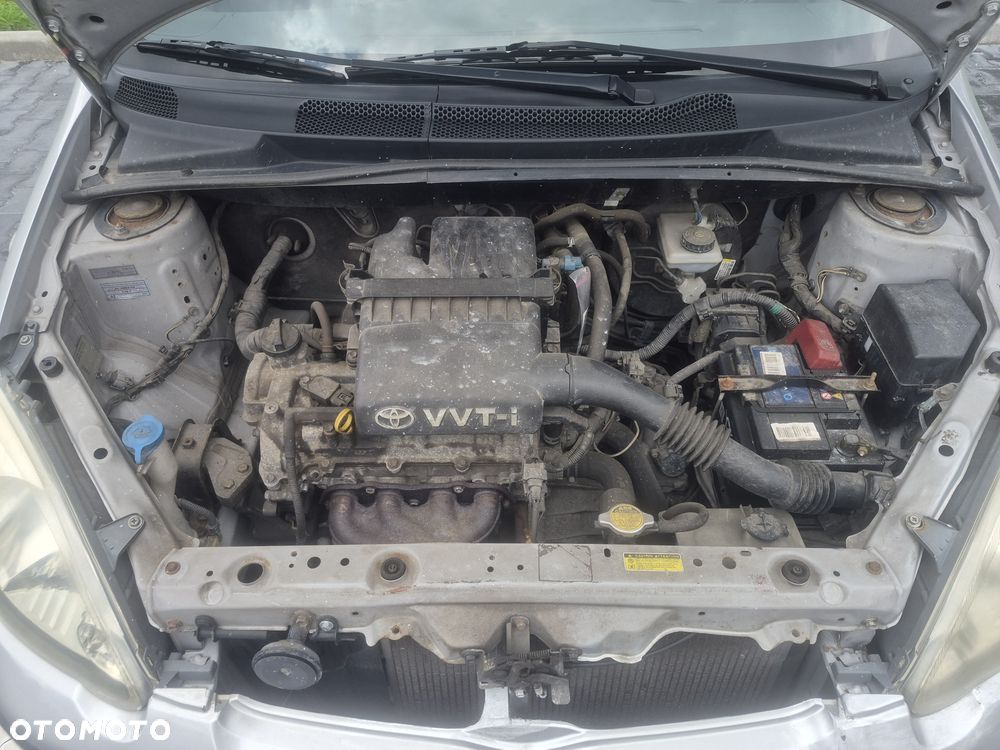 Toyota Yaris - 4