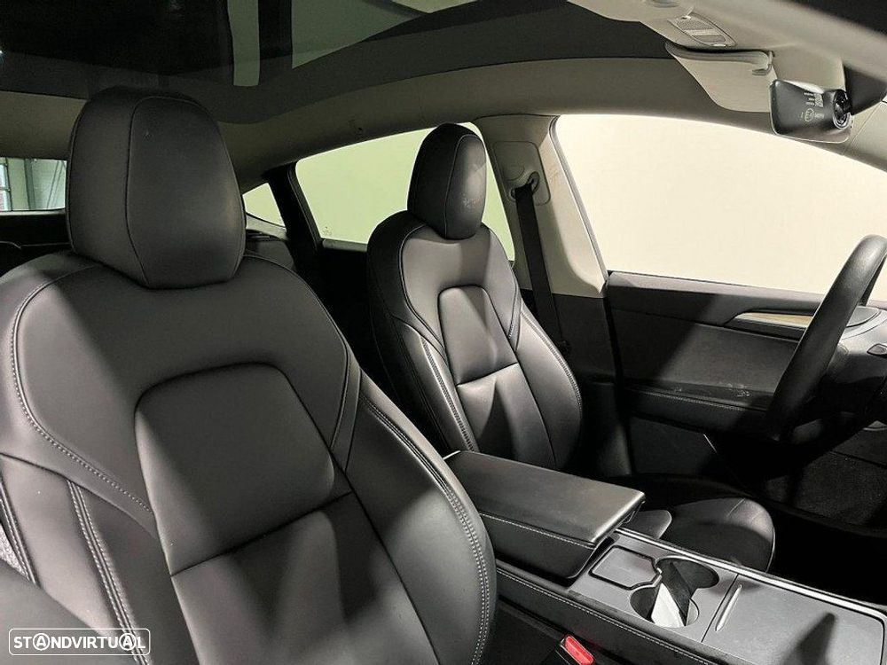 Tesla Model Y Long-Range RWD - 3