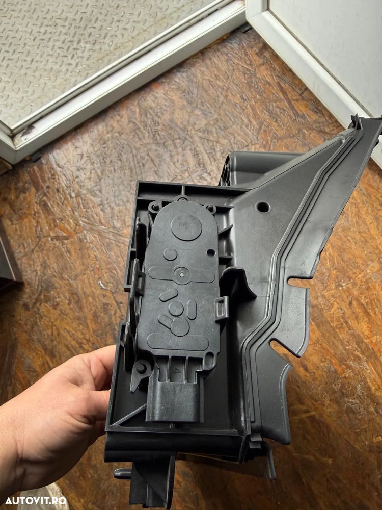 VOLET/GRILA ACTIVA CENTRALA BARA FATA INTERIOR DUSTER III /3 - 3