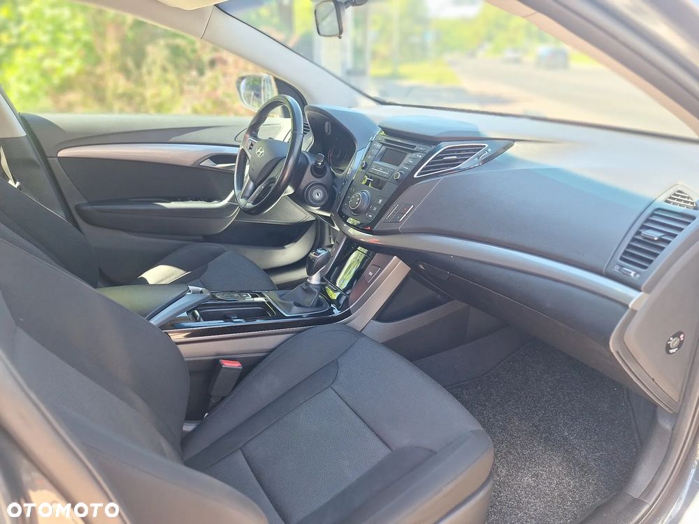 Hyundai i40 Kombi blue 1.6 Trend - 22