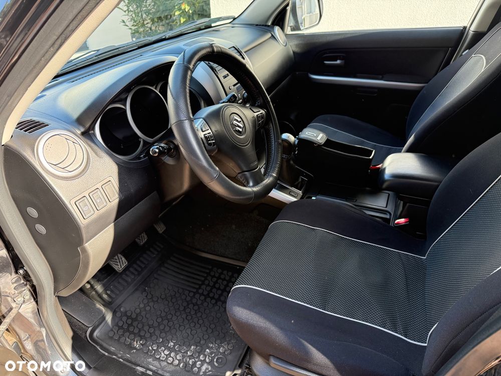 Suzuki Grand Vitara 2.4 Premium - 11