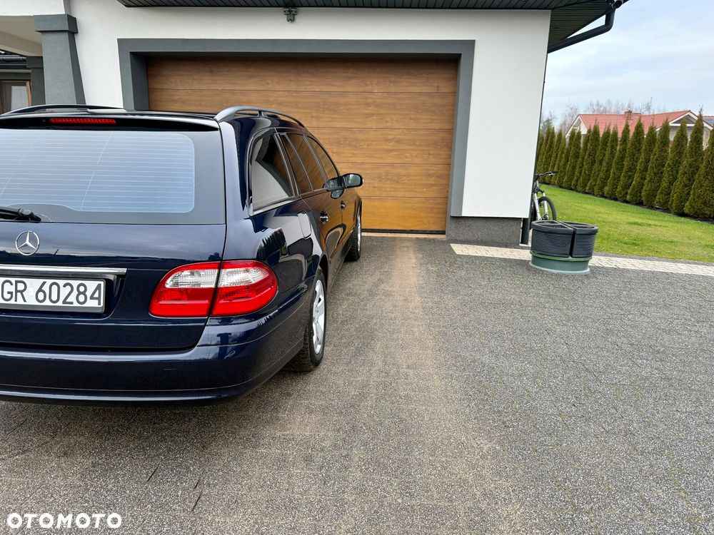 Mercedes-Benz Klasa E 240 T Classic - 12