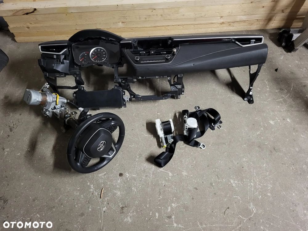 Toyota corolla e21 SE deska konsoleta pasy airbag kierowca pasezer - 3