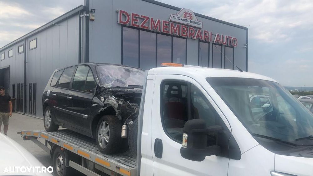 Dezmembram Renault Scenic 1.9 DCI an fabr 2005 - 2