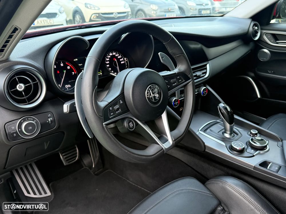 Alfa Romeo Giulia 2.0 Turbo 16V AT8-Q4 Veloce - 24