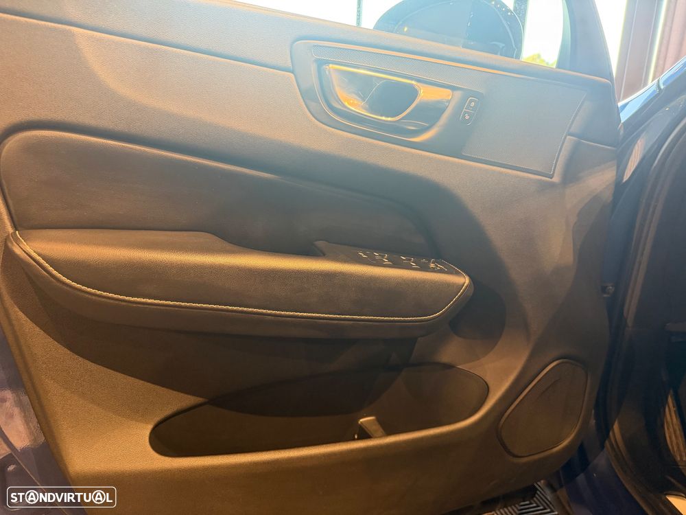 Volvo XC 60 2.0 T8 PHEV R-Design AWD - 24