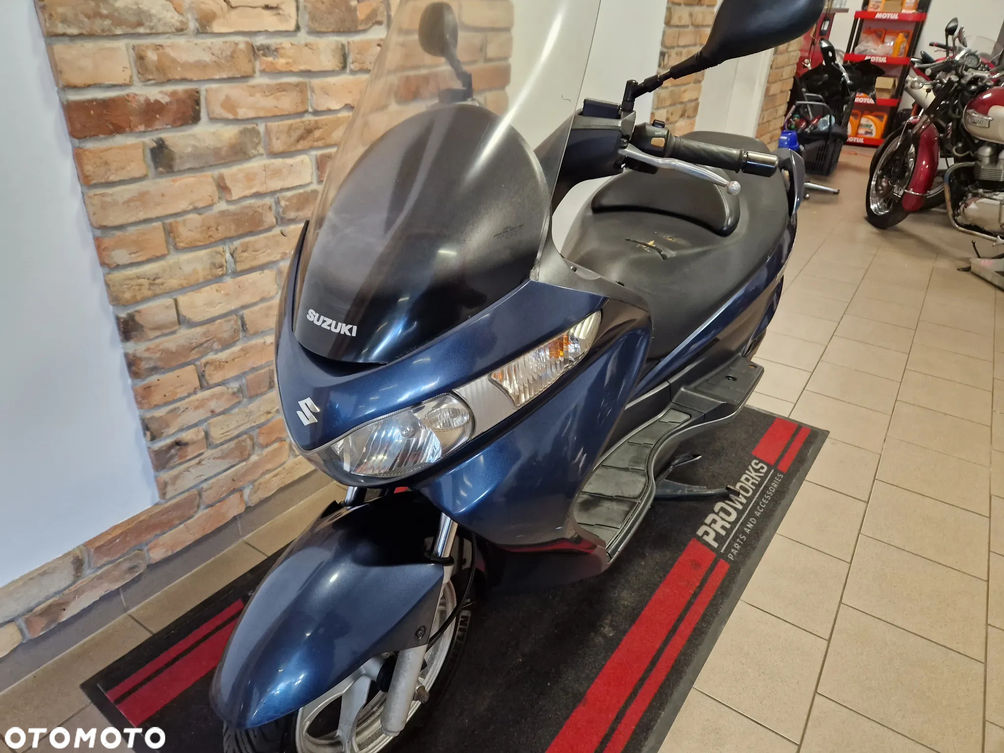 Suzuki Burgman - 10