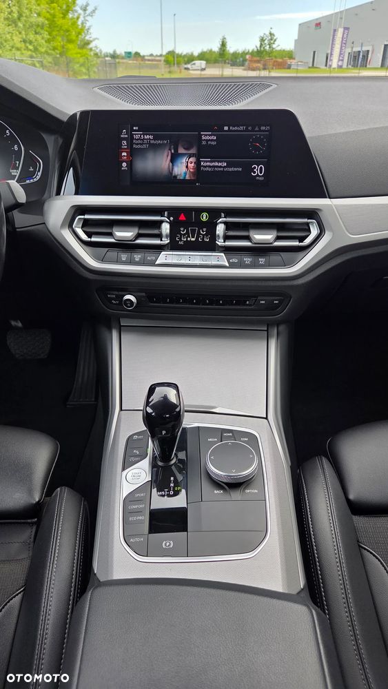 BMW Seria 3 330i - 26