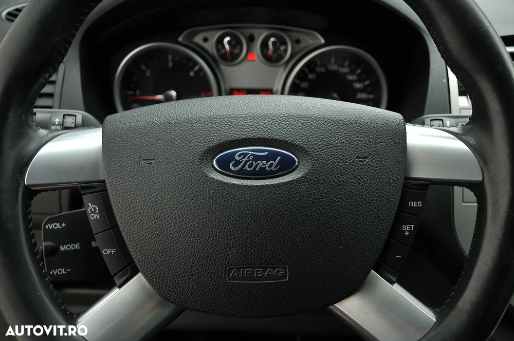 Ford Kuga - 17