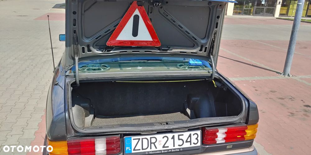 Mercedes-Benz W201 (190) - 8