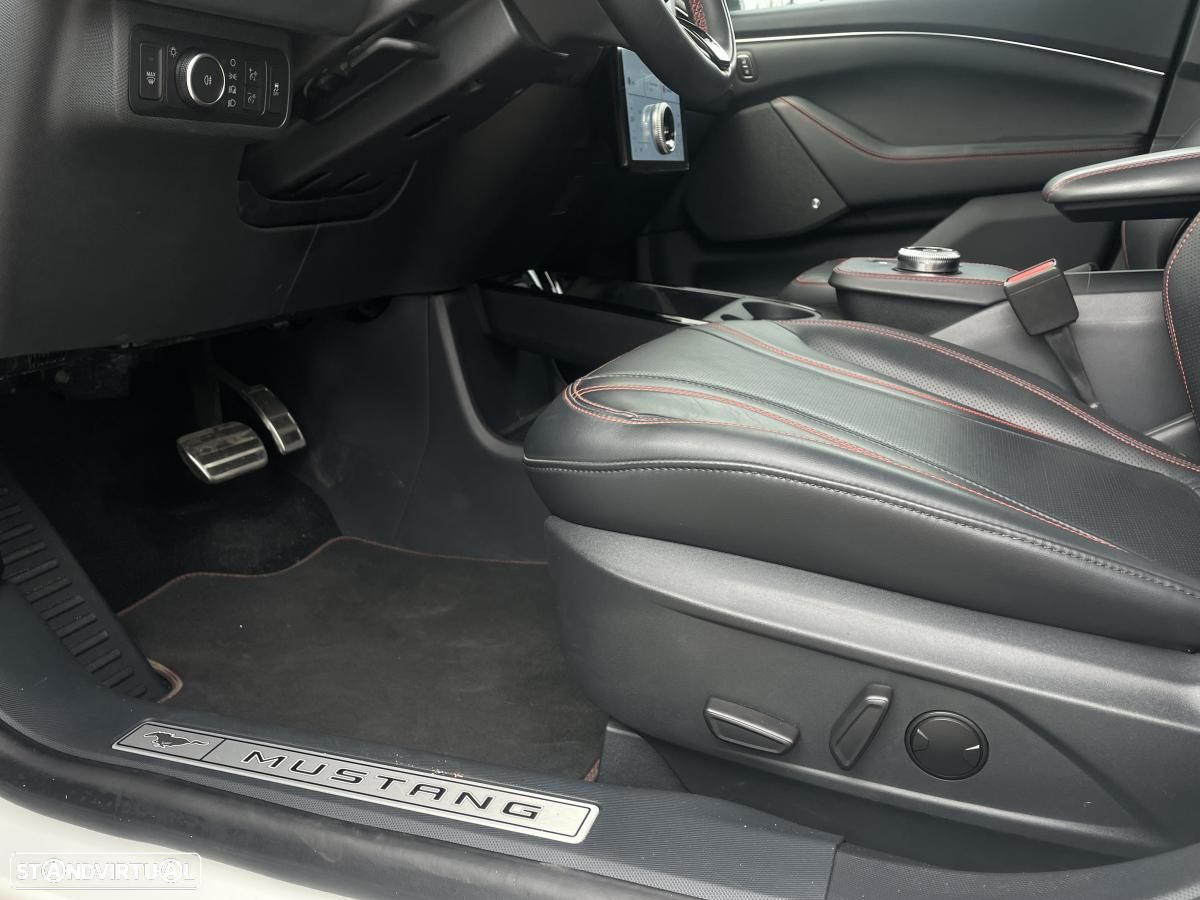 Ford Mustang Mach-E 98.7 kWh Premium AWD - 14