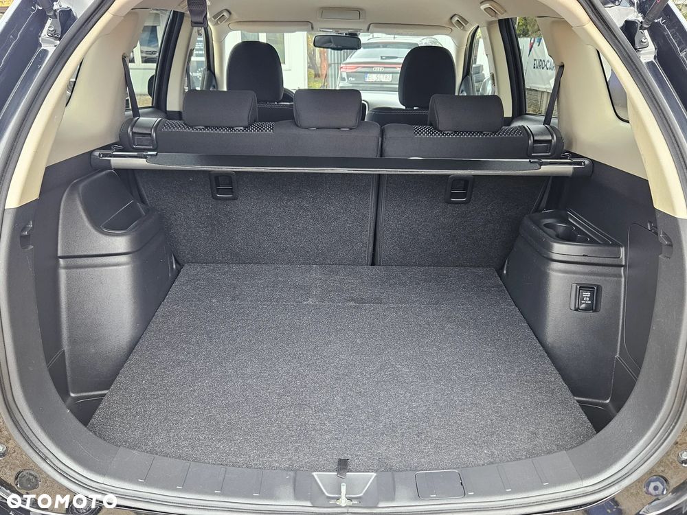 Mitsubishi Outlander 2.0 Invite + 2WD - 18