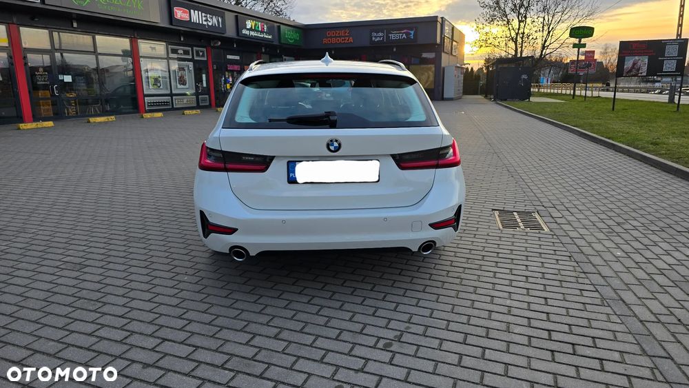 BMW Seria 3 320d Sport Line - 5
