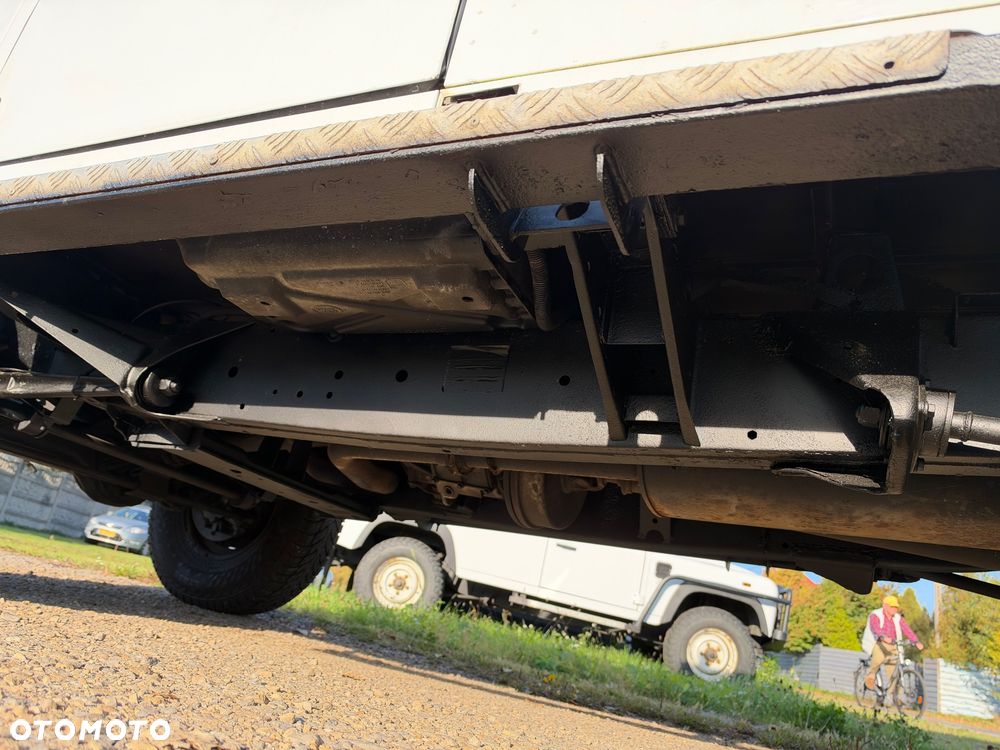 Land Rover Defender 2.4 TD4 E - 19