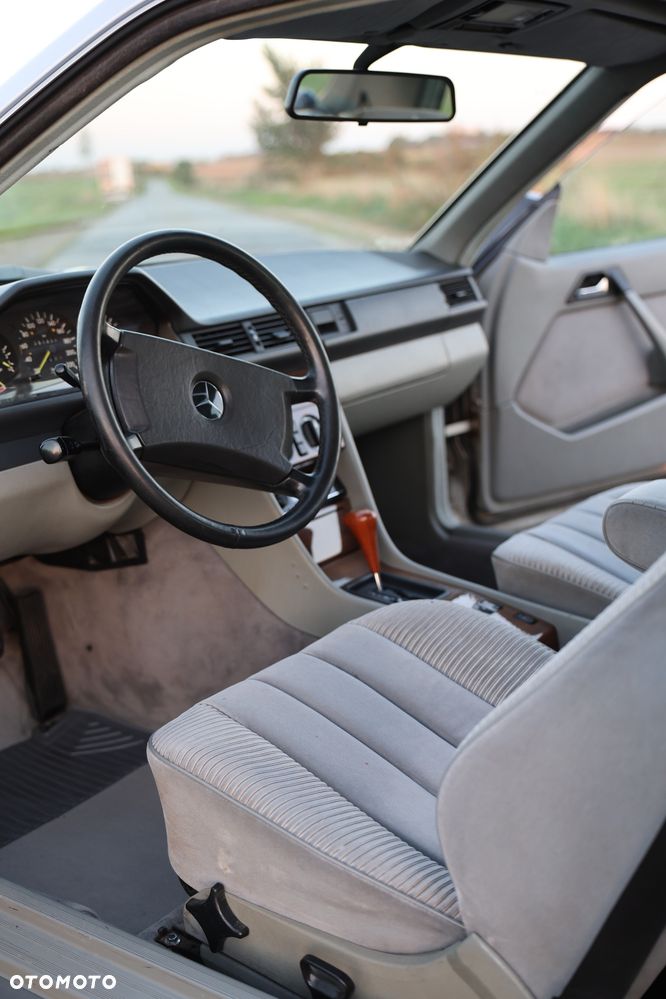 Mercedes-Benz W124 (1984-1993) - 21