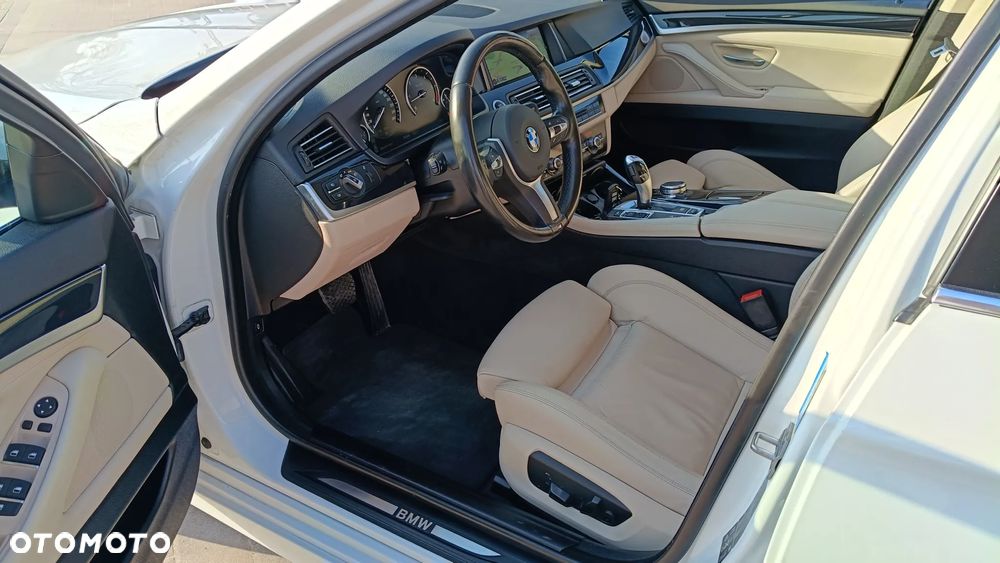BMW Seria 5 530d xDrive Modern Line - 18