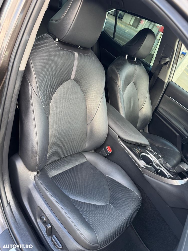 Toyota Camry 2.5 Exclusive - 12