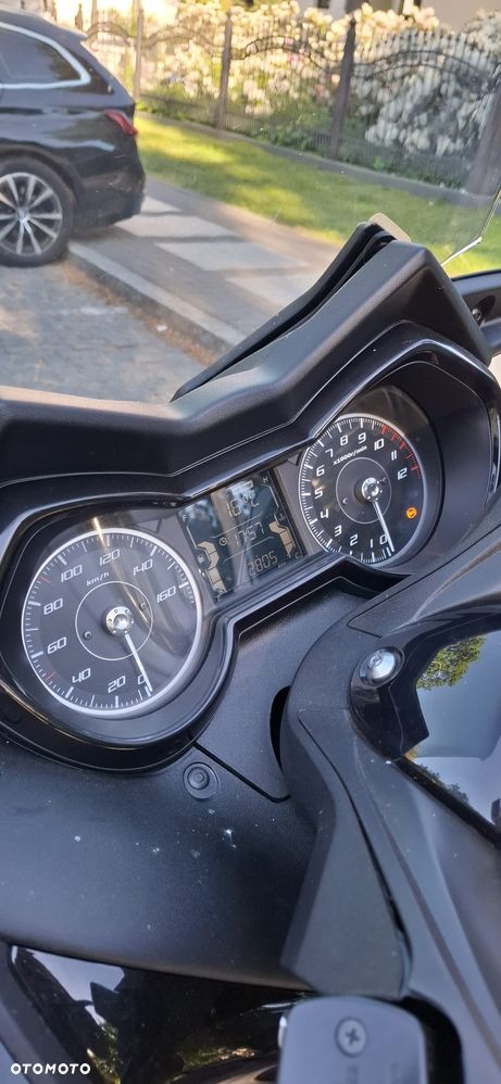 Yamaha X-max - 4