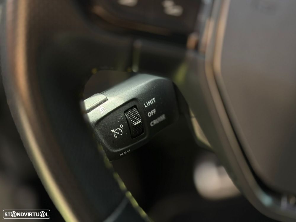 Peugeot e-2008 50 kWh GT - 32