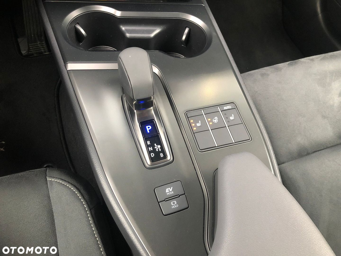 Lexus UX - 28
