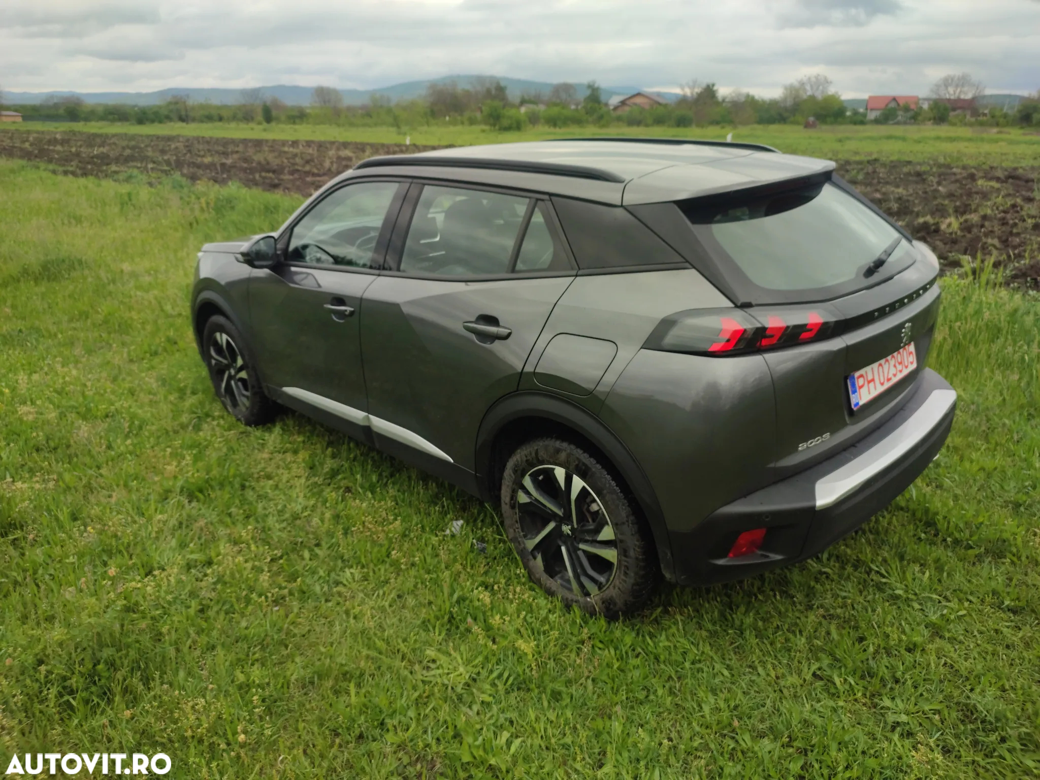 Peugeot 2008 1.5 BlueHDI 130 S&S EAT8 Allure - 4