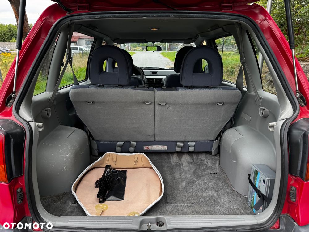 Mitsubishi Space Runner 1800 City - 14