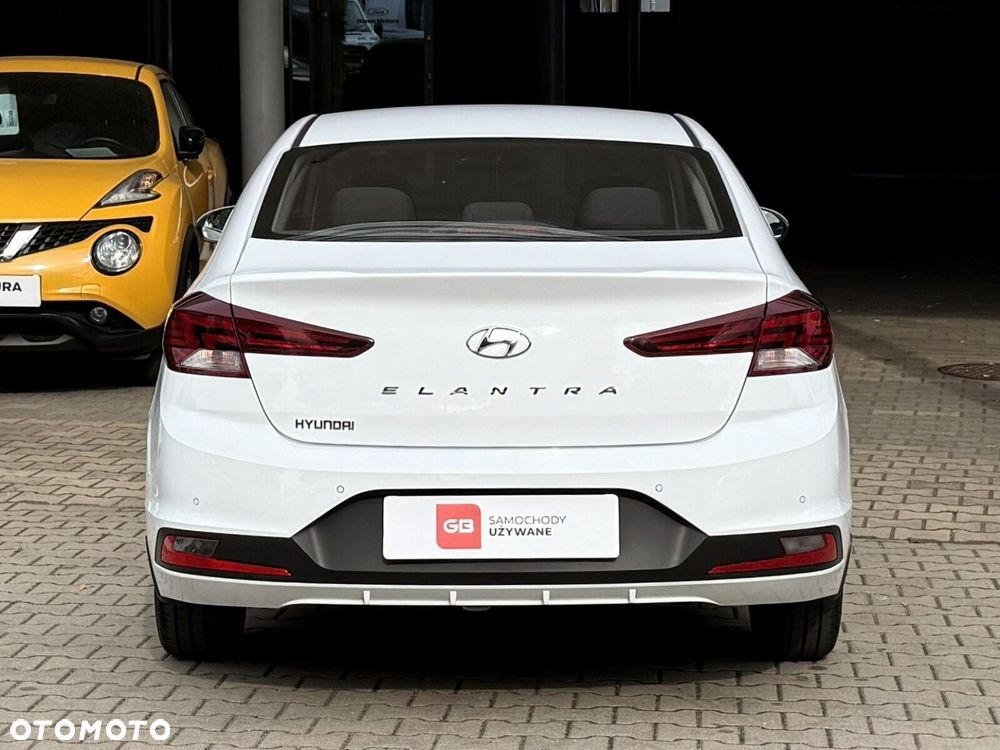 Hyundai Elantra 1.6 Classic Plus - 8