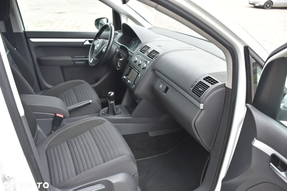 Volkswagen Touran 2.0 TDI DPF BlueMotion Technology STYLE - 17