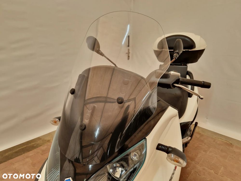 Piaggio MP-3 - 27