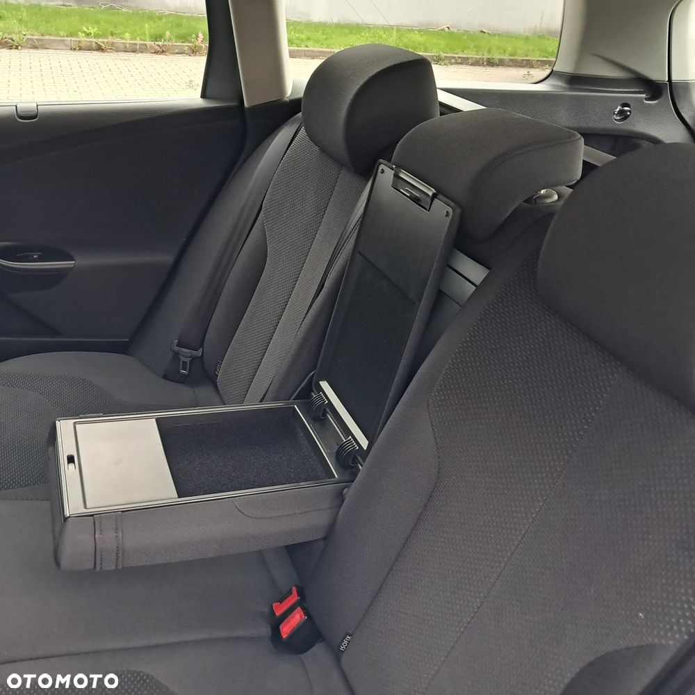 Volkswagen Passat - 24
