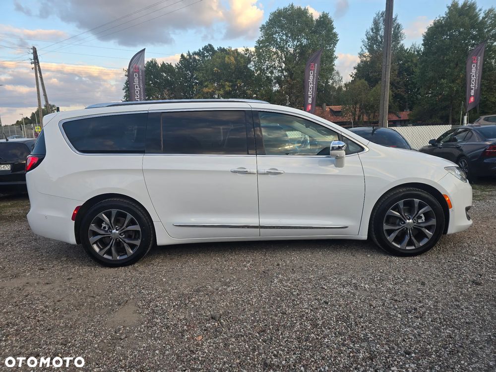 Chrysler Pacifica - 12