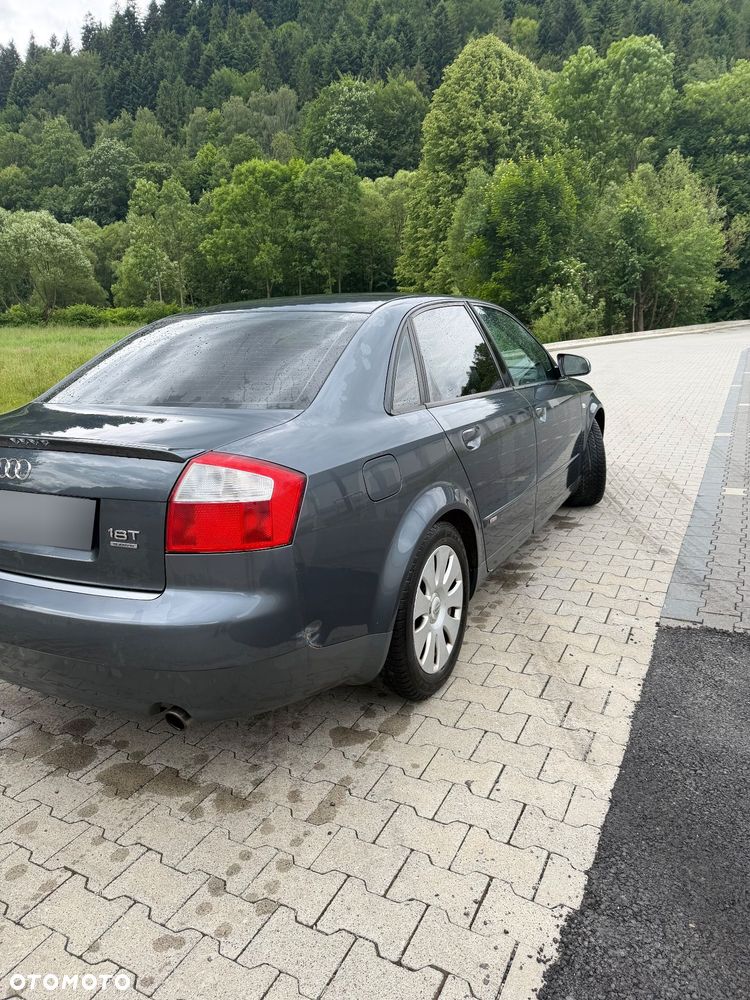Audi A4 Limousine - 11