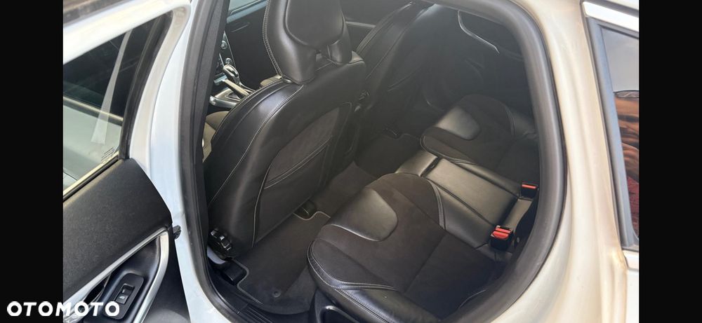 Volvo V40 D2 Geartronic RDesign - 14