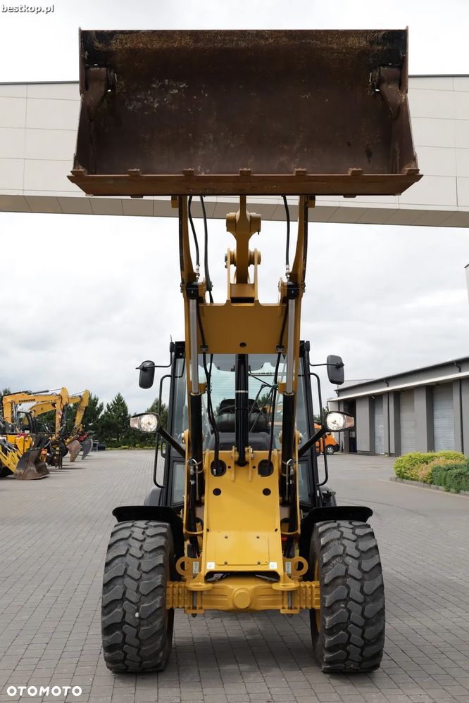 Caterpillar CAT 906M - 21