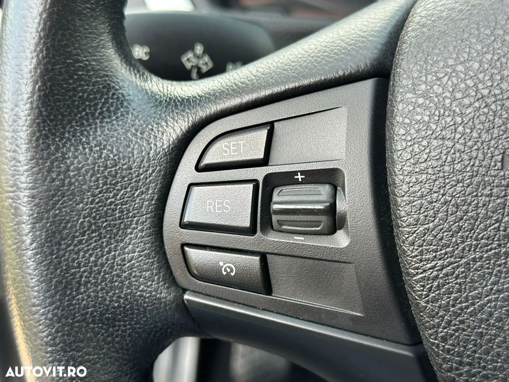 BMW Seria 3 318d Luxury Line - 22