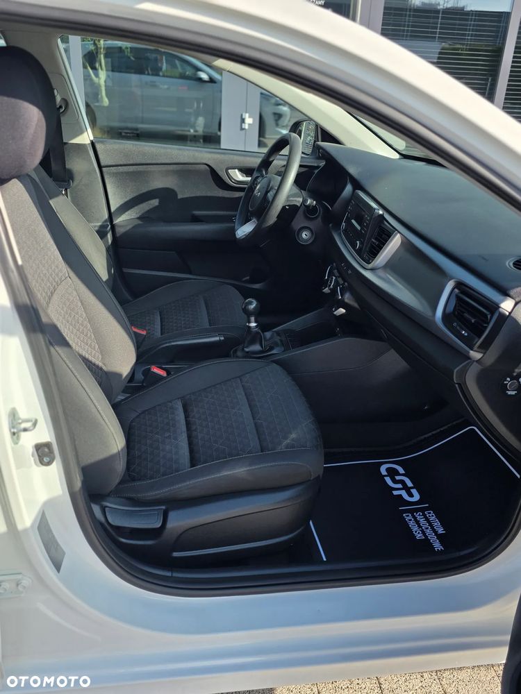 Kia Rio 1.2 L - 22