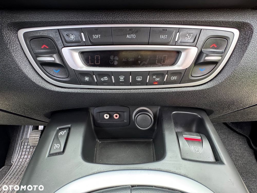 Renault Grand Scenic - 13