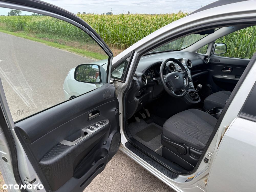 Kia Carens - 9