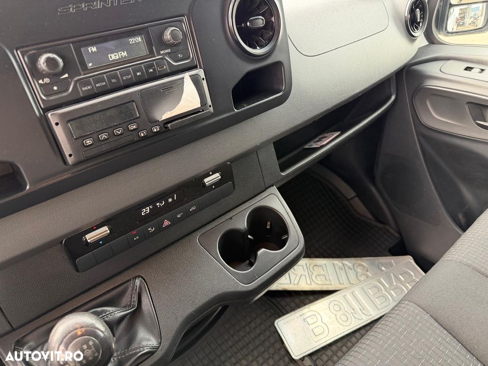 Mercedes-Benz Sprinter - 13