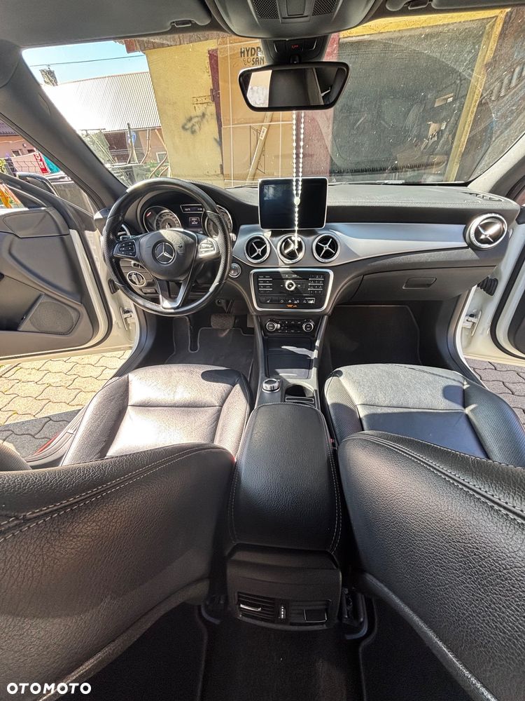 Mercedes-Benz CLA 200 7G-DCT - 14
