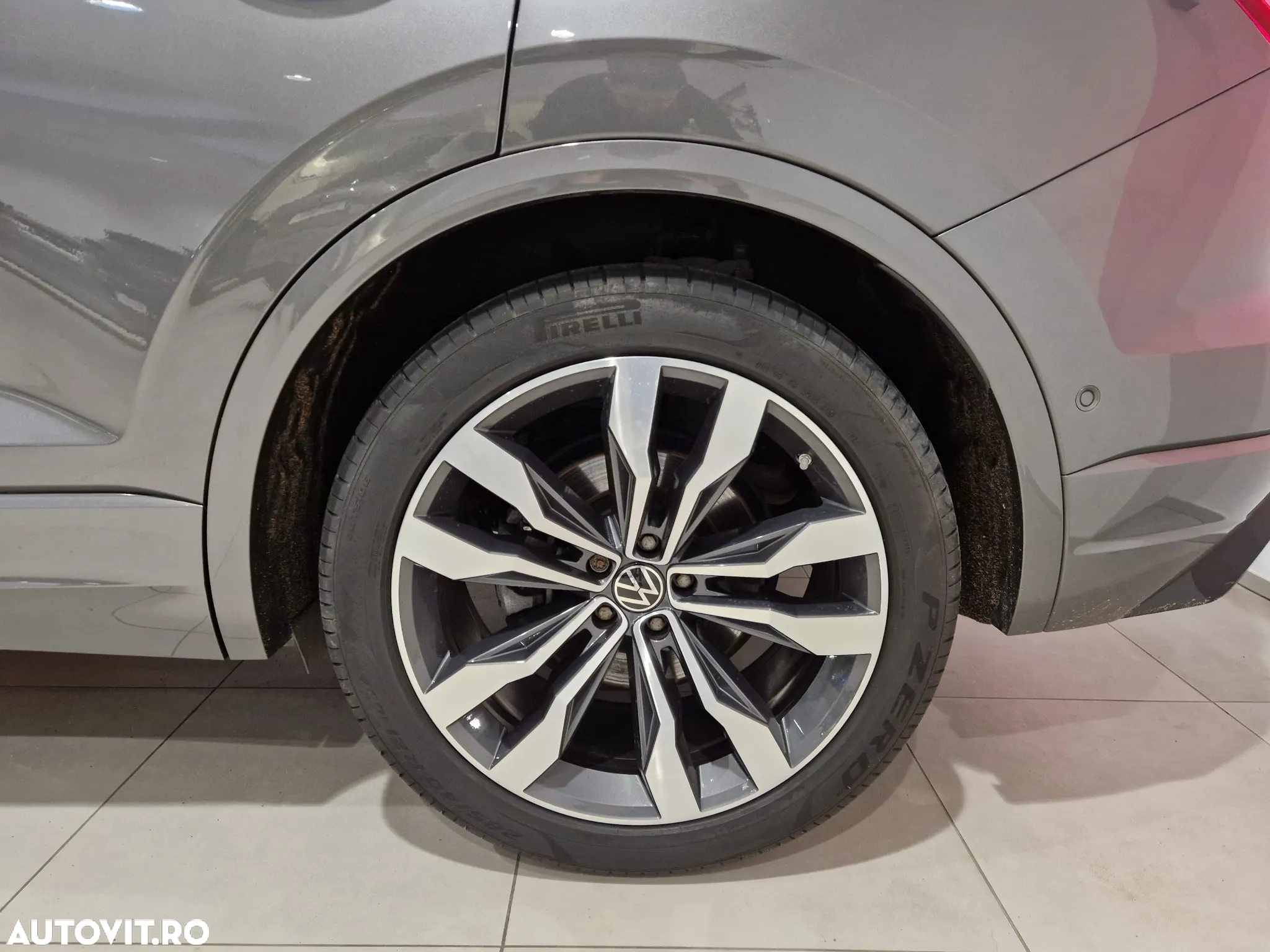 Volkswagen Touareg V6 TDI 4MOTION R-Line - 10